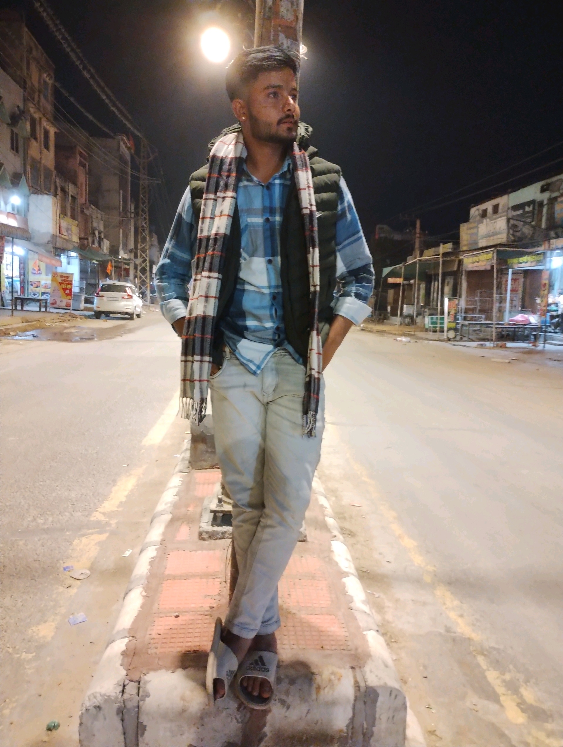 Vivek (vivekprajapat3.lens) Lens social identity (.lens handle) PFP