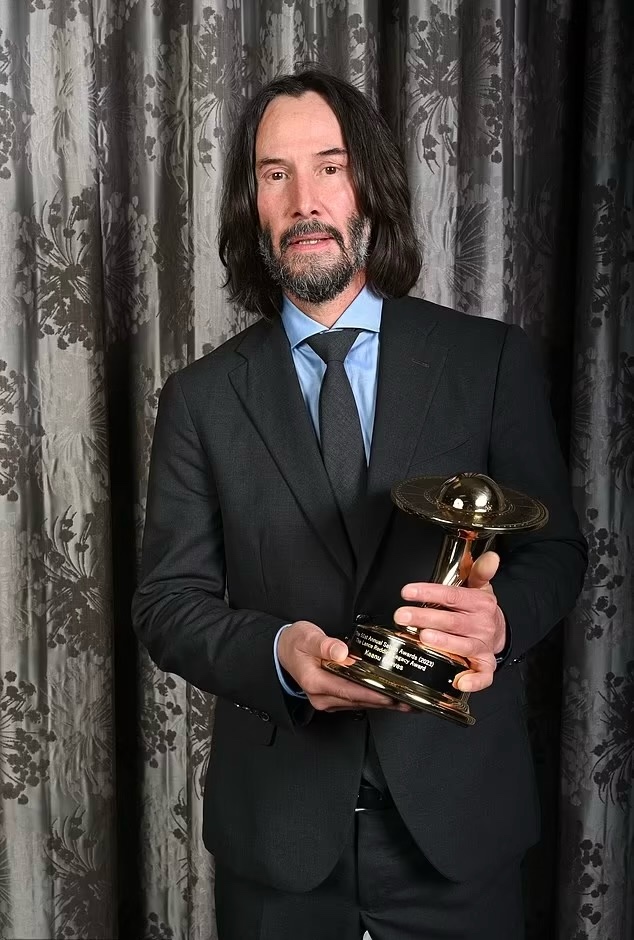 Keanu Reeves (keanucharlesreeveslivechat.lens) Lens social identity (.lens handle) PFP