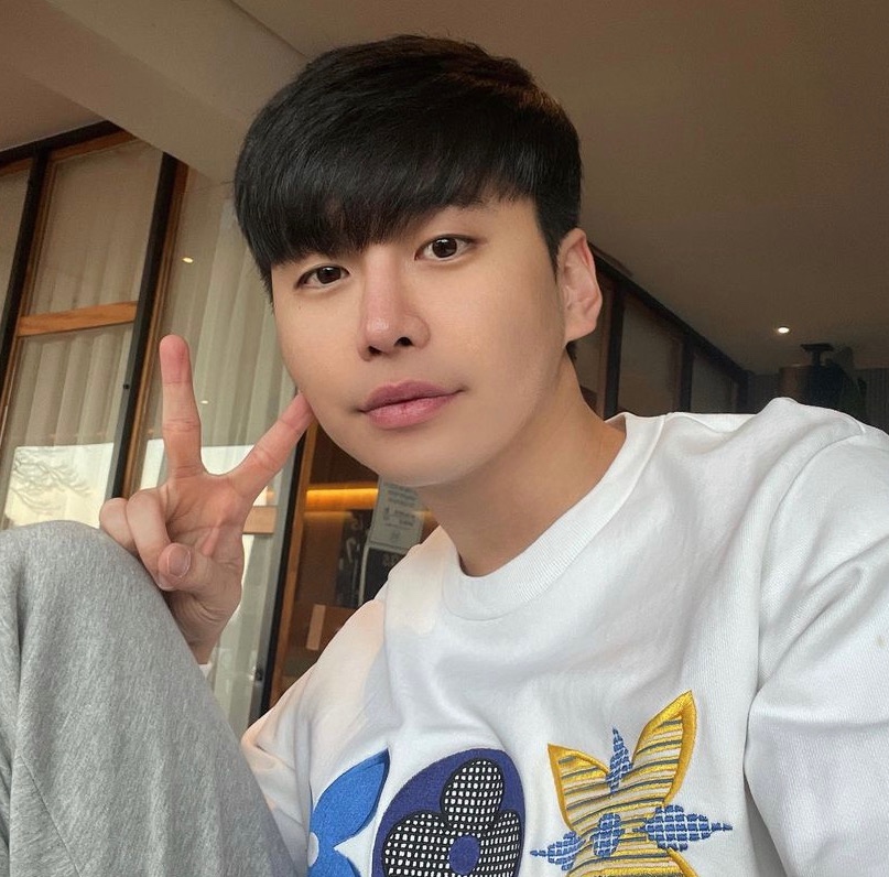 yuen shunyi (yuenshunyi.lens) Lens social identity (.lens handle) PFP