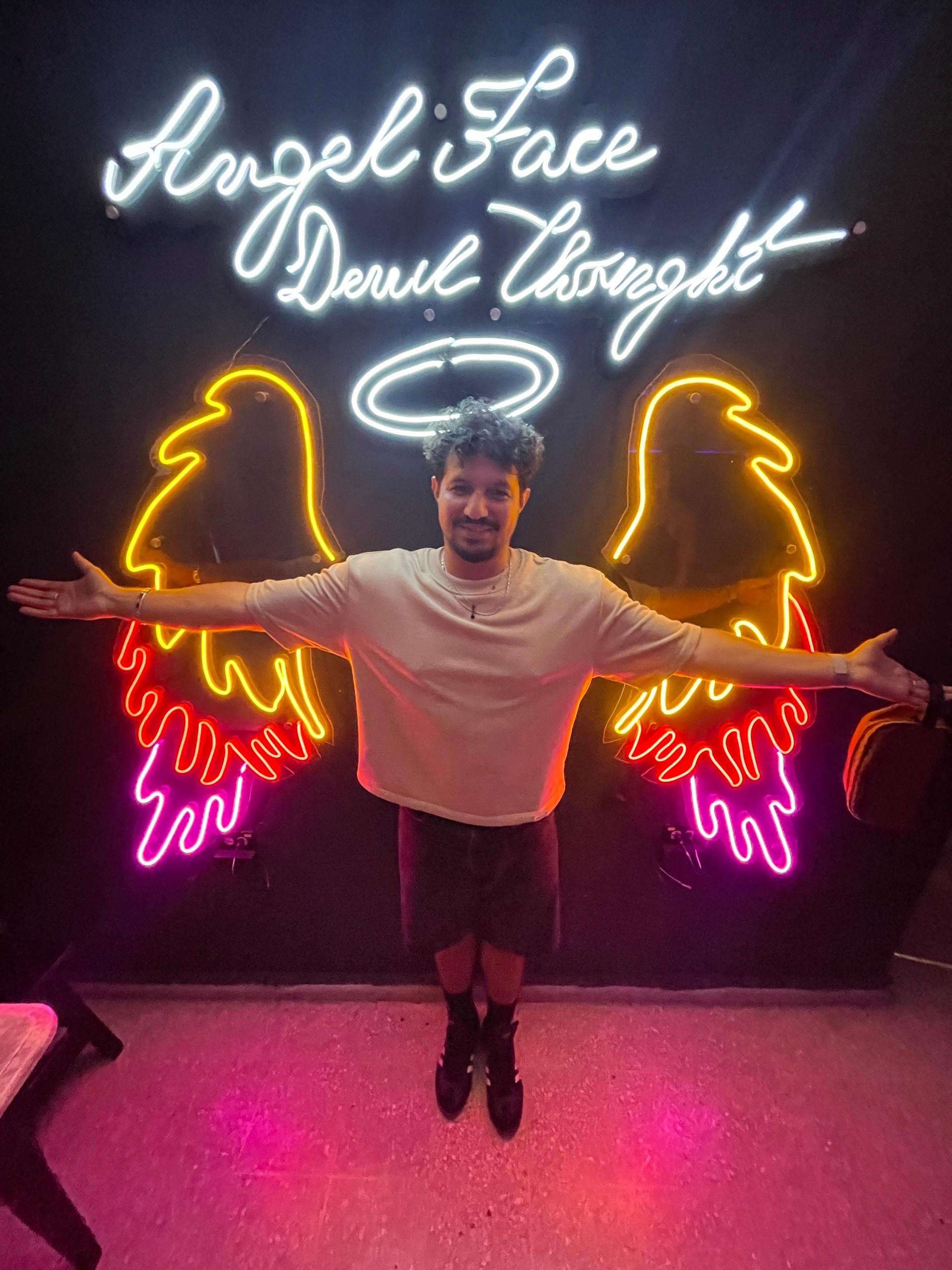 Just he (momochinese.lens) Lens social identity (.lens handle) PFP