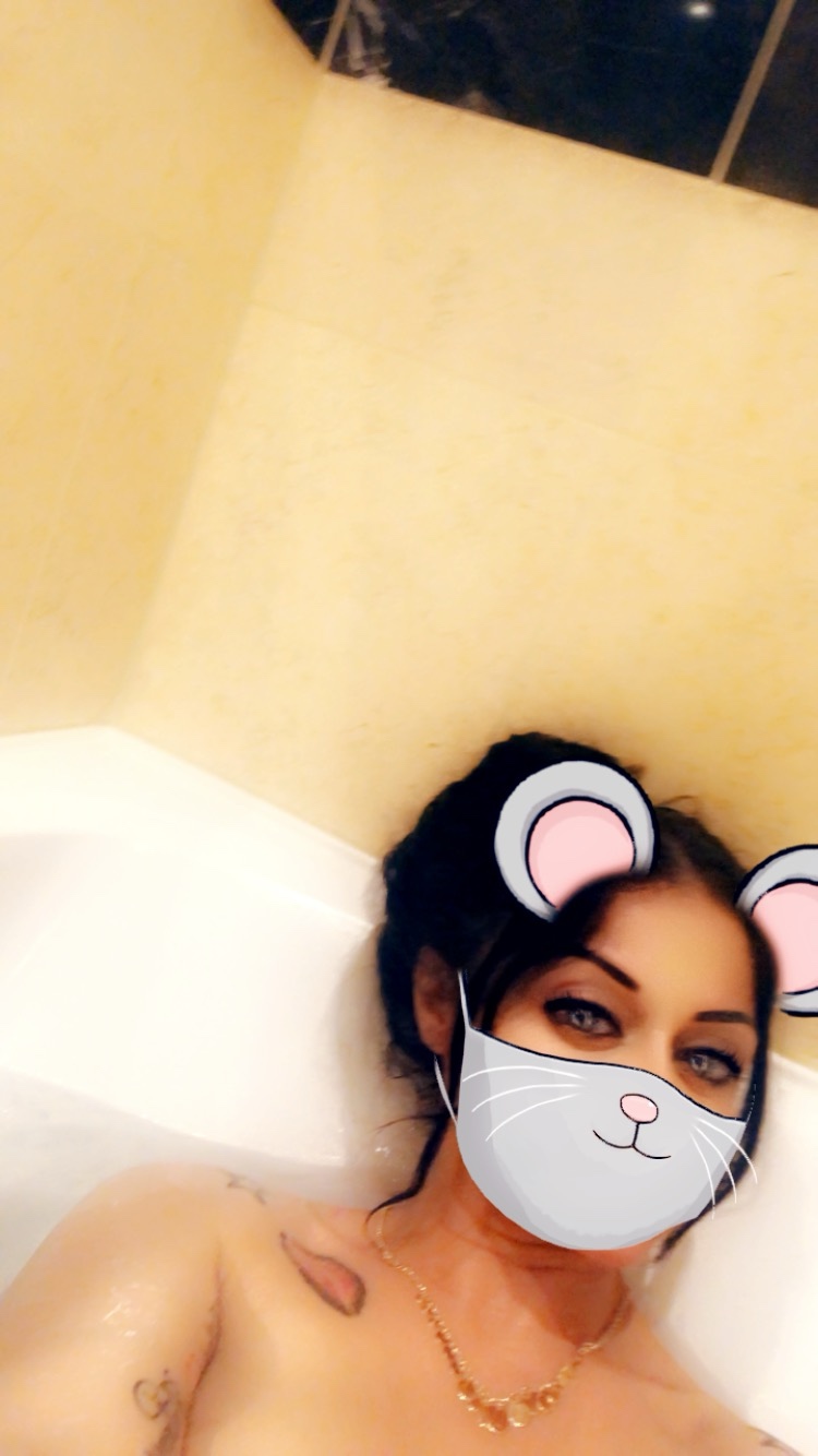 elly (ellyb.lens) Lens social identity (.lens handle) PFP