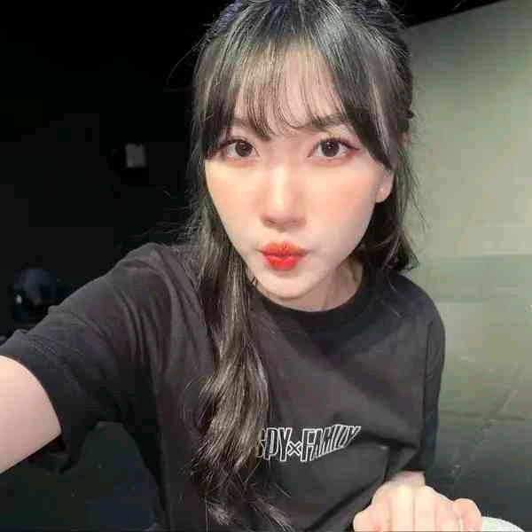 ivaleth (ivaleth.lens) Lens social identity (.lens handle) PFP