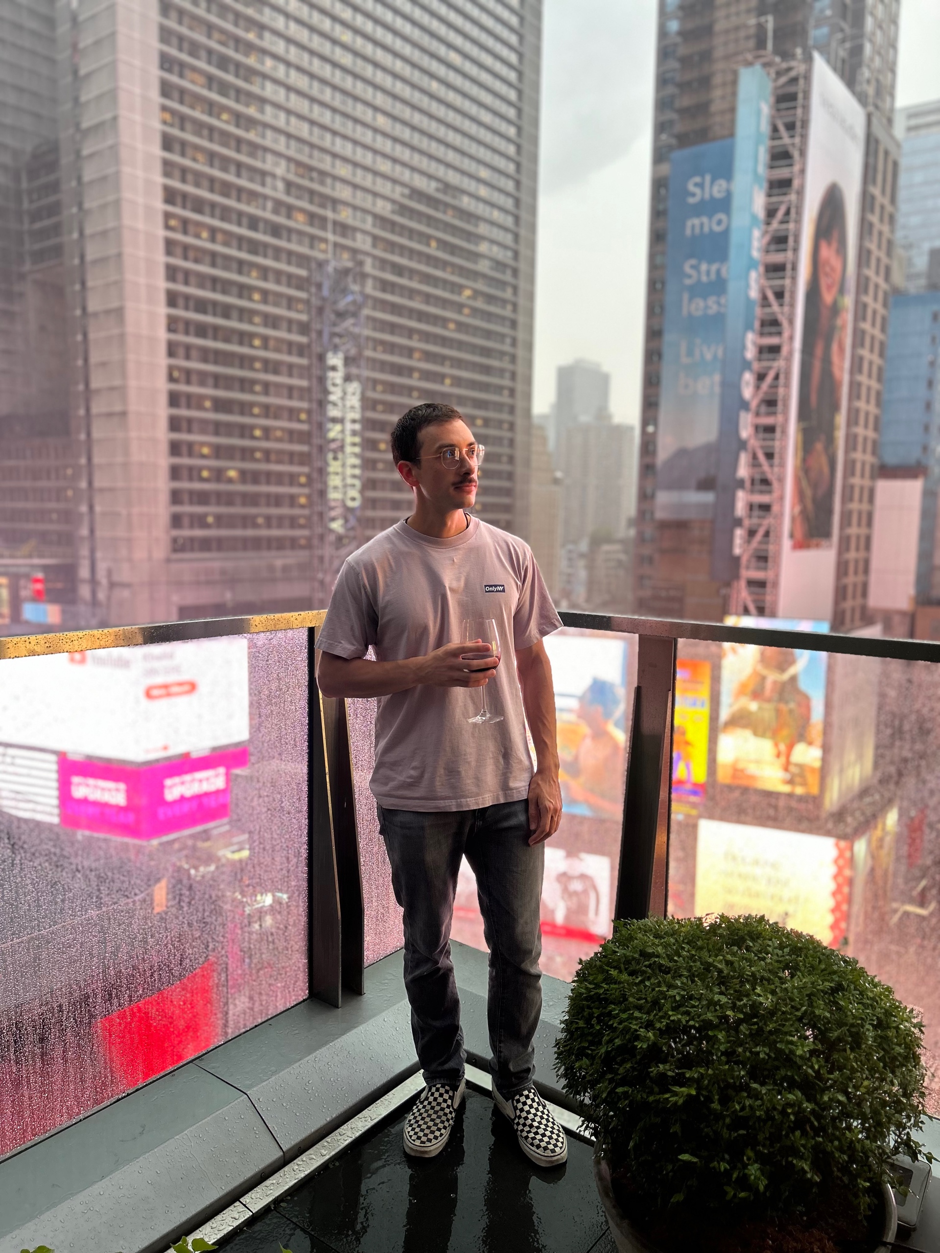 mike (nicolaoumike.lens) Lens social identity (.lens handle) PFP