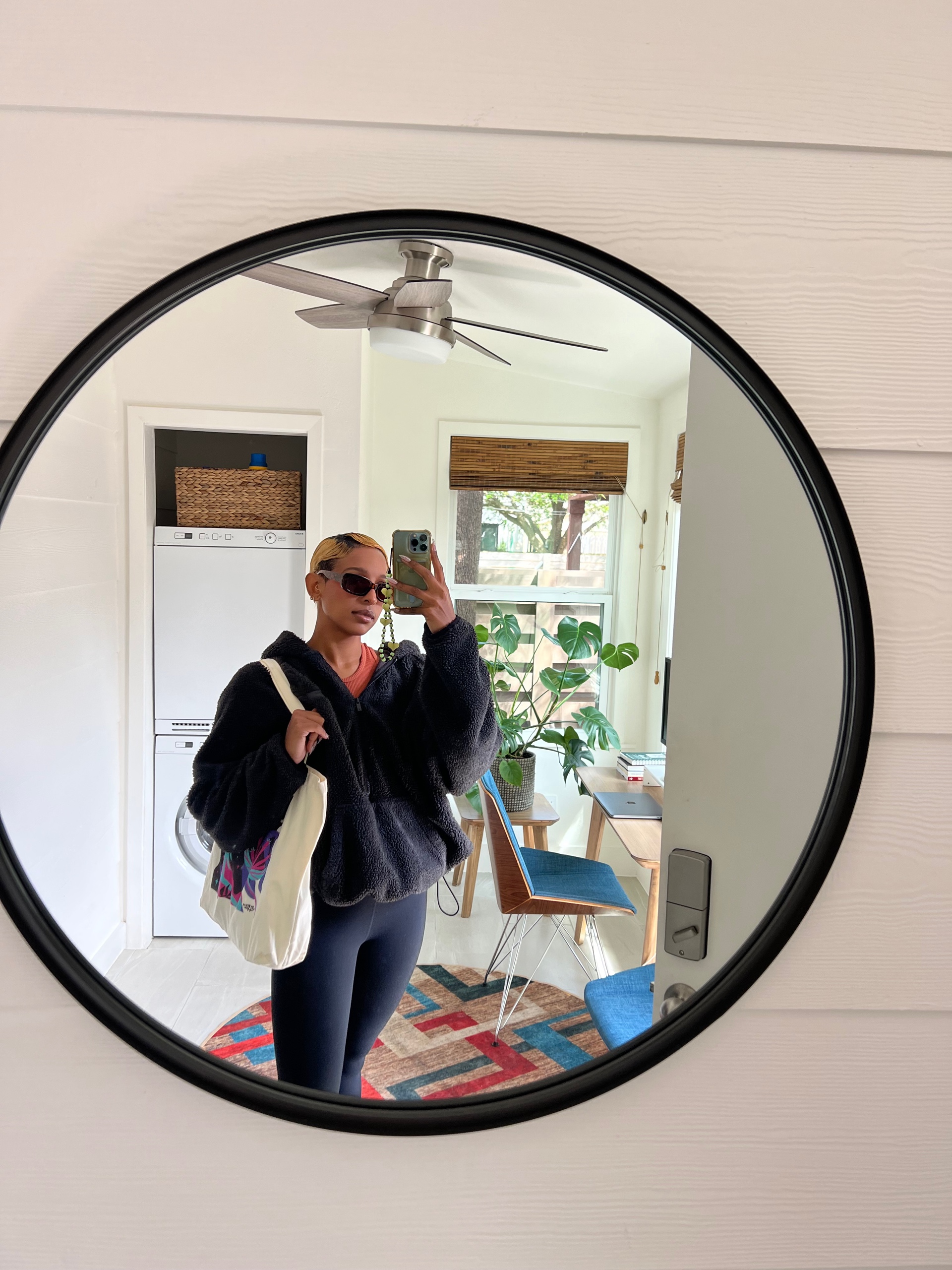 Shells (seashelllzzz.lens) Lens social identity (.lens handle) PFP