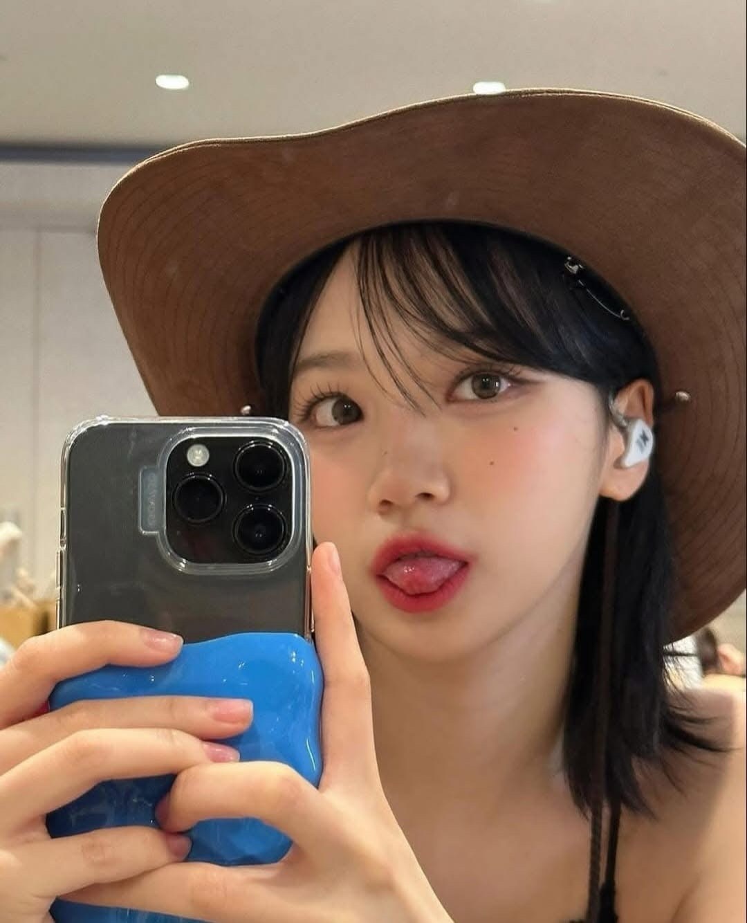 restlesscapitals (rehangacor.lens) Lens social identity (.lens handle) PFP