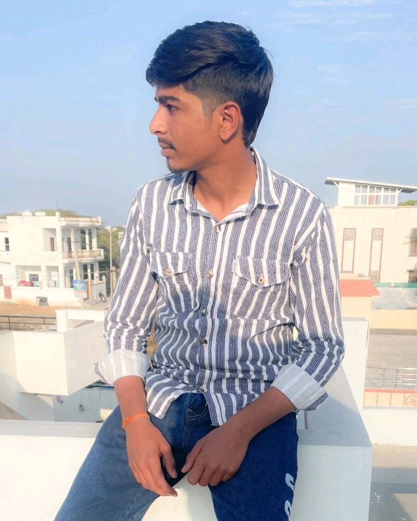 Vivek (vivekprajapat.lens) Lens social identity (.lens handle) PFP