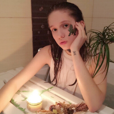 CameronZoe (wr009weerr.lens) Lens social identity (.lens handle) PFP