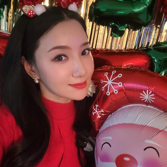 Ella Greenfield (vzaar.lens) Lens social identity (.lens handle) PFP