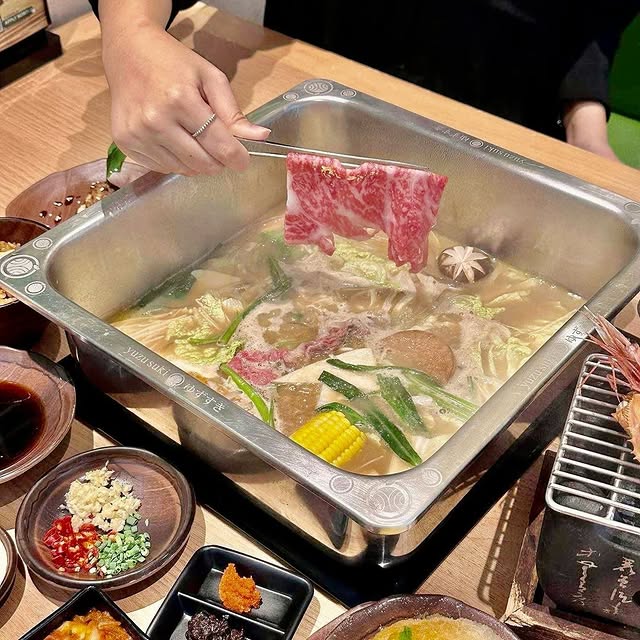 Elysia Stratton (reviewed.lens) Lens social identity (.lens handle) PFP