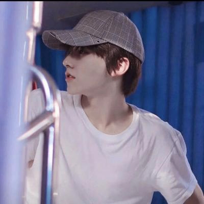 aaronnftdgshb (aaronnftdgshb.lens) Lens social identity (.lens handle) PFP