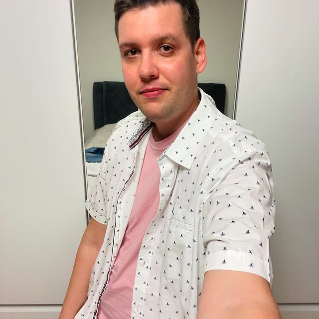 Amira Noor (oracl.lens) Lens social identity (.lens handle) PFP