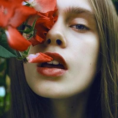 Geneviever (geneviever.lens) Lens social identity (.lens handle) PFP