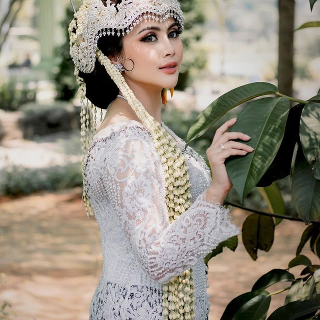 Flora Enclave (volusion.lens) Lens social identity (.lens handle) PFP