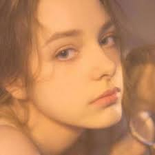 Vivian Simmons (vivian51.lens) Lens social identity (.lens handle) PFP