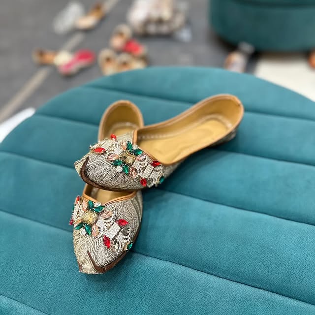 Maris Finn (outbrain.lens) Lens social identity (.lens handle) PFP