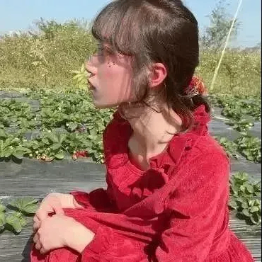 rina (rainydayly.lens) Lens social identity (.lens handle) PFP