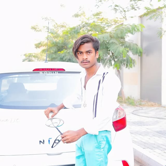 Harmony Seeker 🌍📚 (emltrk.lens) Lens social identity (.lens handle) PFP