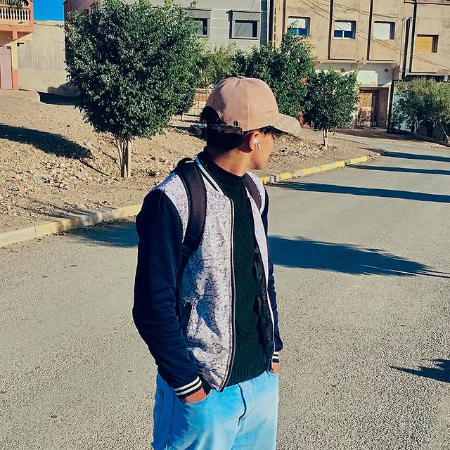 Vowel Voyager (starryeyedwriter.lens) Lens social identity (.lens handle) PFP