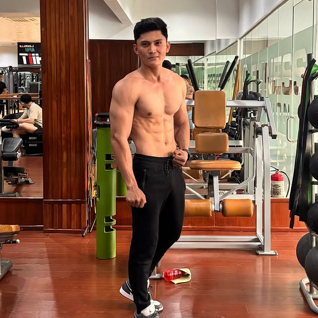 Legacy Guardian (moovweb.lens) Lens social identity (.lens handle) PFP