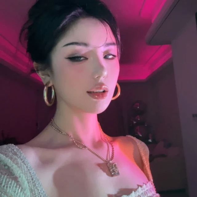 Della (dellane.lens) Lens social identity (.lens handle) PFP