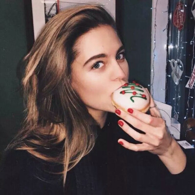 AnnaCharles (coralincoln.lens) Lens social identity (.lens handle) PFP