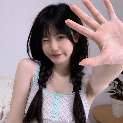 Sibyl Beck (eeeecc.lens) Lens social identity (.lens handle) PFP