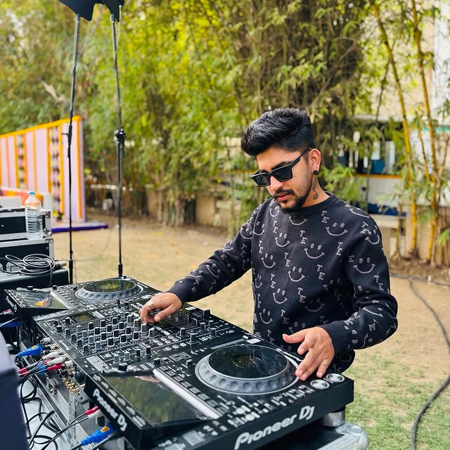 Cosmic Voyager (convertro.lens) Lens social identity (.lens handle) PFP