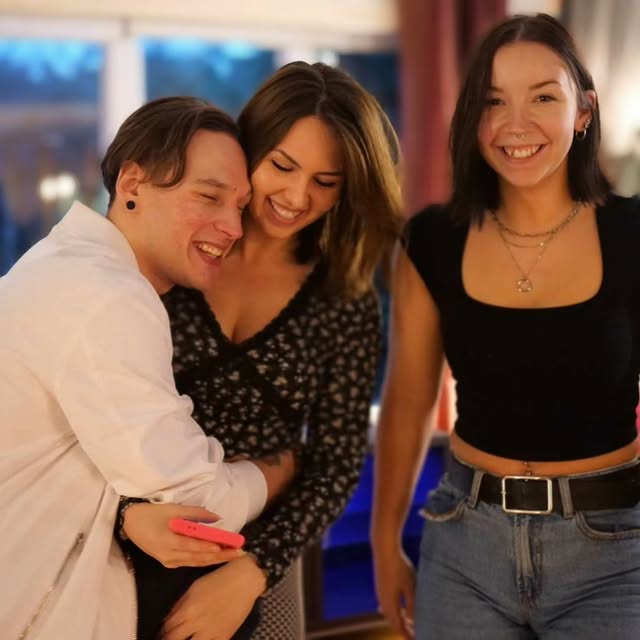 Pixel Artisan (uniblue.lens) Lens social identity (.lens handle) PFP