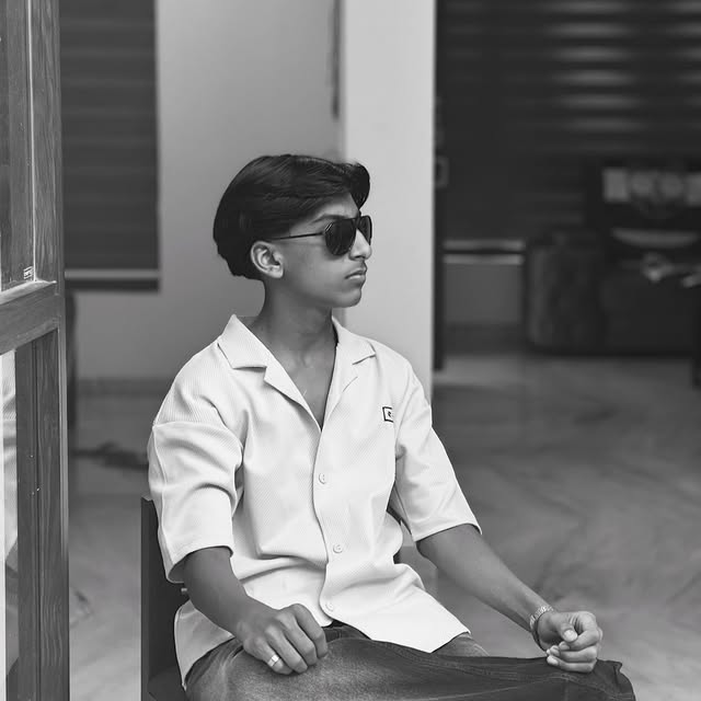 Sacred Relic Discoverer (haivainoi.lens) Lens social identity (.lens handle) PFP