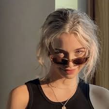 selenalarkin (selenalarkin.lens) Lens social identity (.lens handle) PFP