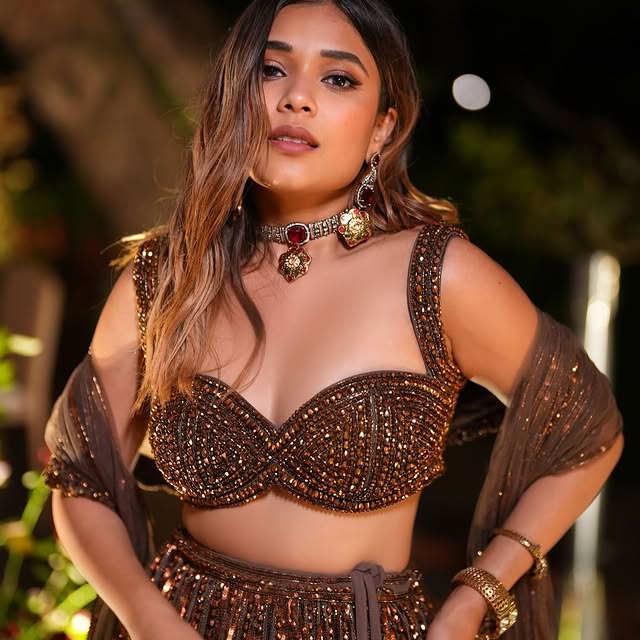 Elias Thornfield (usatoday.lens) Lens social identity (.lens handle) PFP