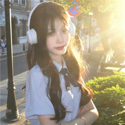 charlottey (charlottey.lens) Lens social identity (.lens handle) PFP