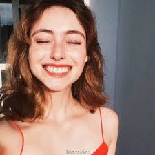 Sibyl Russell (qqwe5gfgh2.lens) Lens social identity (.lens handle) PFP