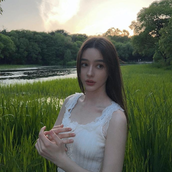 LoganLogan (lillianrose.lens) Lens social identity (.lens handle) PFP