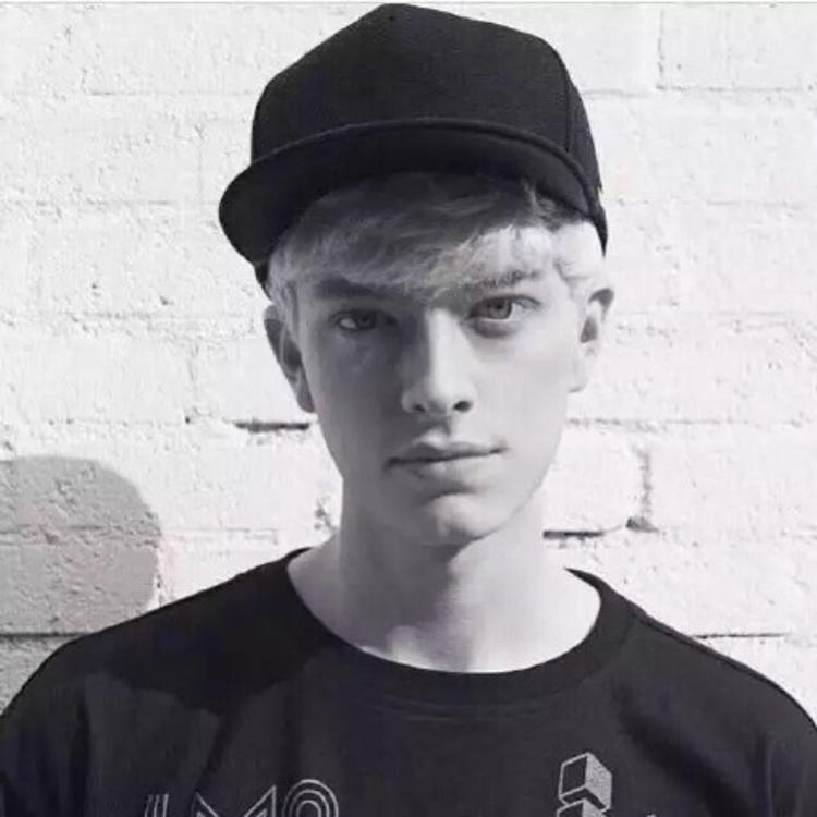 NostalgiaNavigator (quinnreed.lens) Lens social identity (.lens handle) PFP