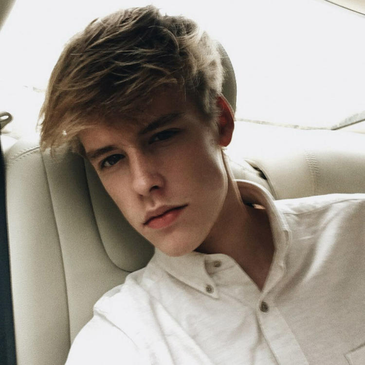 DynamicDylan (shellseekers.lens) Lens social identity (.lens handle) PFP