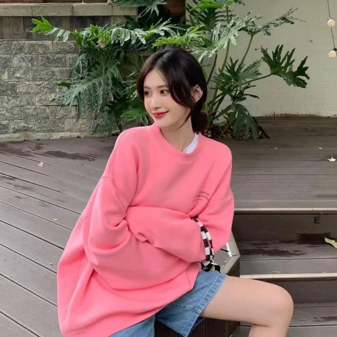 Charlotte II. (uuuuuj.lens) Lens social identity (.lens handle) PFP