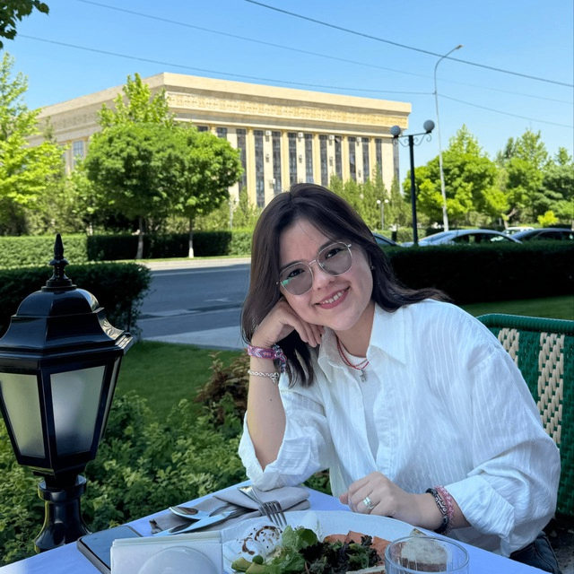 Laura (lauraevans.lens) Lens social identity (.lens handle) PFP