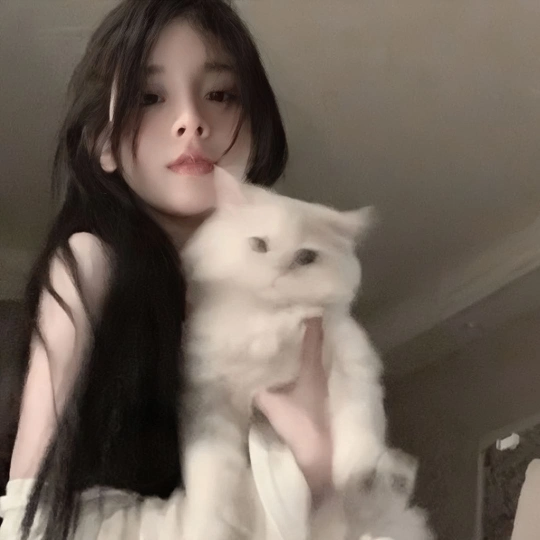 Ccchrs- (lsabelle.lens) Lens social identity (.lens handle) PFP