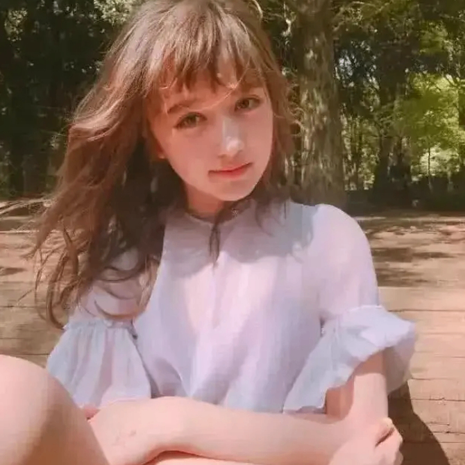 bloom (bloomm.lens) Lens social identity (.lens handle) PFP