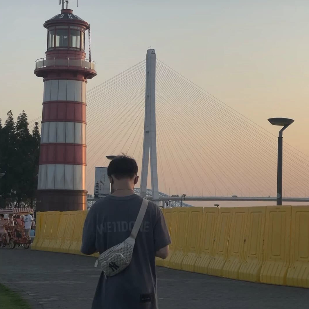 milkteae (milkteae.lens) Lens social identity (.lens handle) PFP