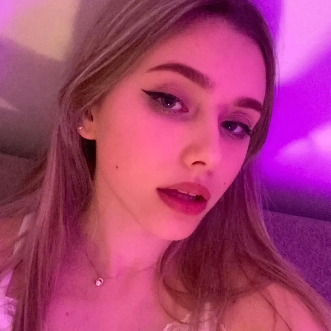 AnnaCharles (adriannaomi.lens) Lens social identity (.lens handle) PFP