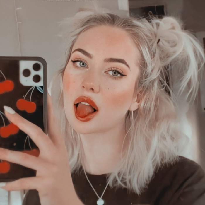 RefinedRebecca (fancyfreeflyer.lens) Lens social identity (.lens handle) PFP