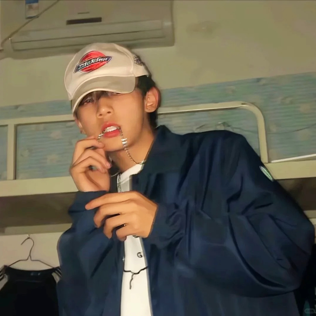 Evelyn (charlotteclara.lens) Lens social identity (.lens handle) PFP