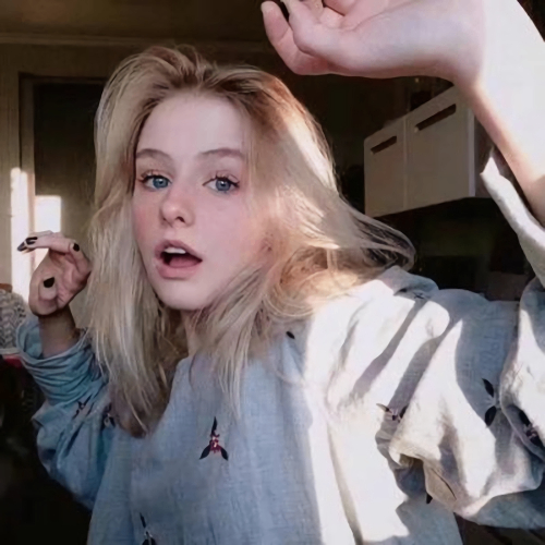 SweetSophie (sparklingdreams.lens) Lens social identity (.lens handle) PFP