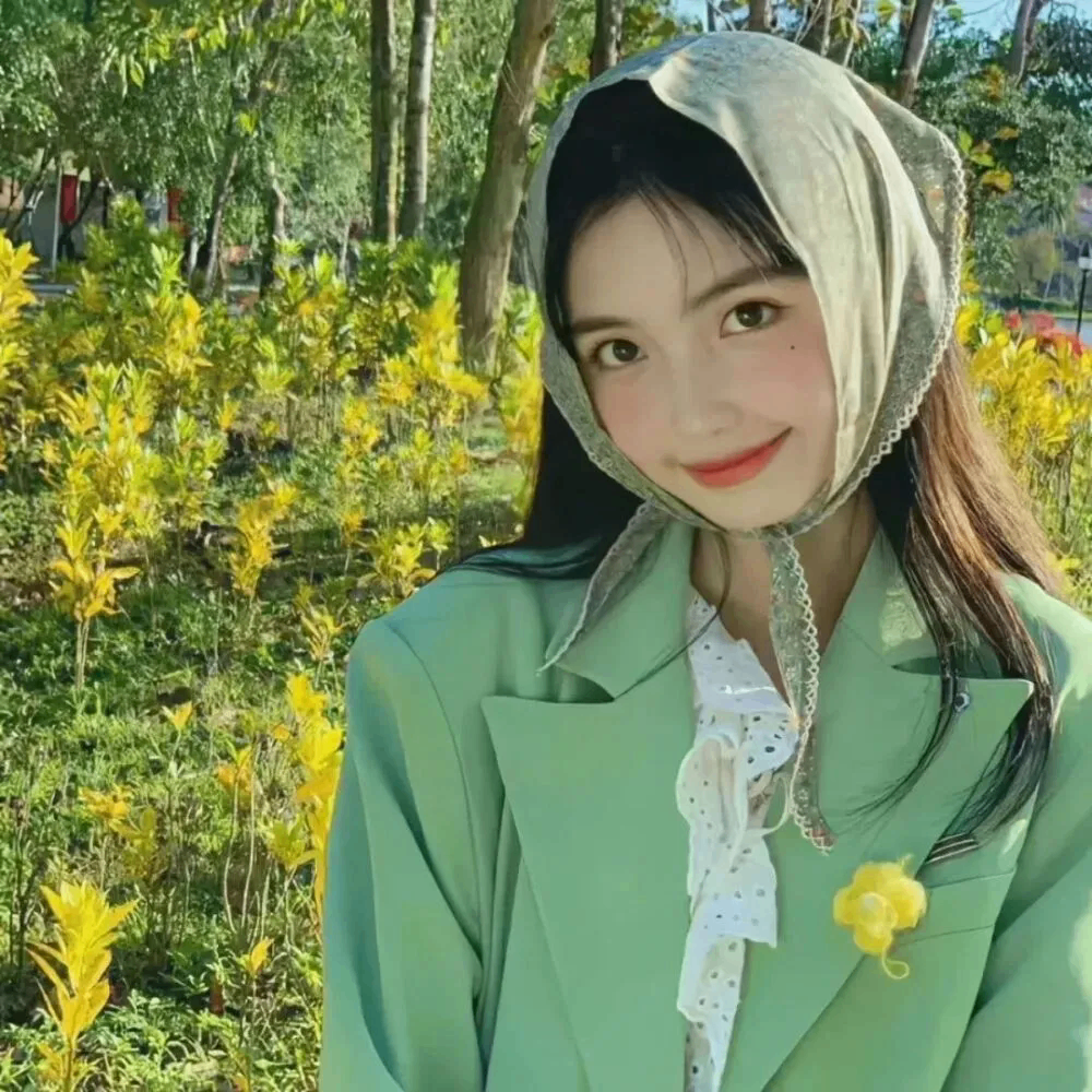 Emily (02650.lens) Lens social identity (.lens handle) PFP