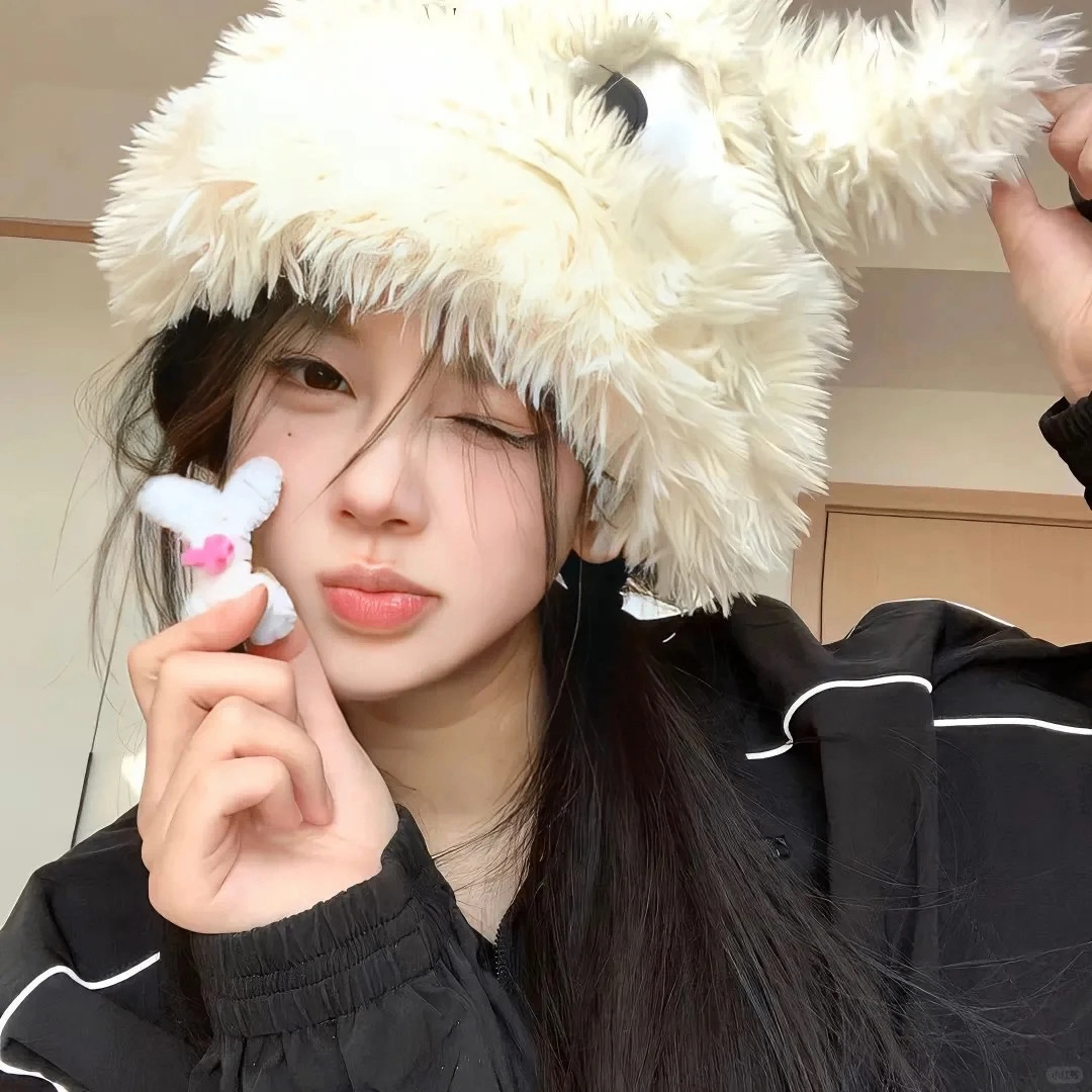 Betsy (carolinenaomi.lens) Lens social identity (.lens handle) PFP