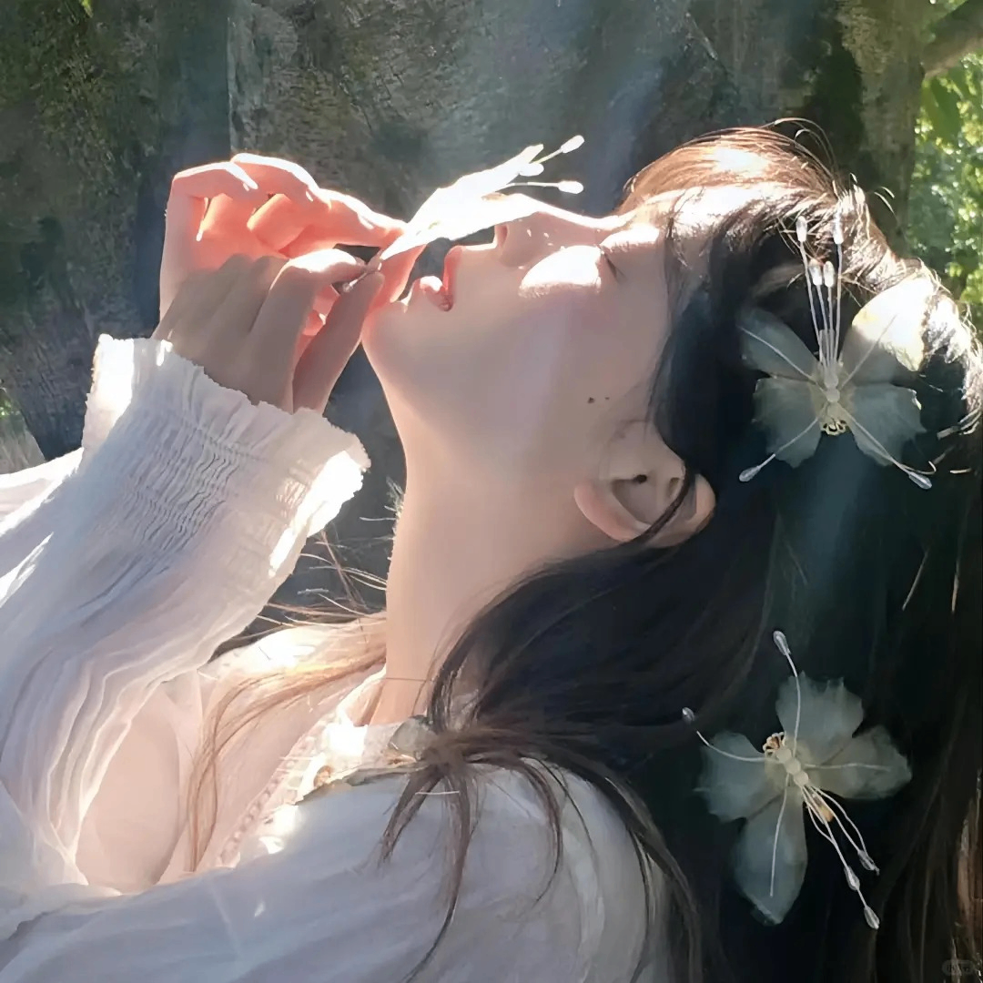 Evelyn (caracaroline.lens) Lens social identity (.lens handle) PFP