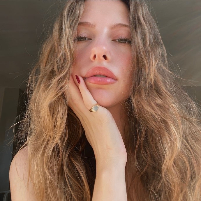 ZoeEva (lpp04.lens) Lens social identity (.lens handle) PFP