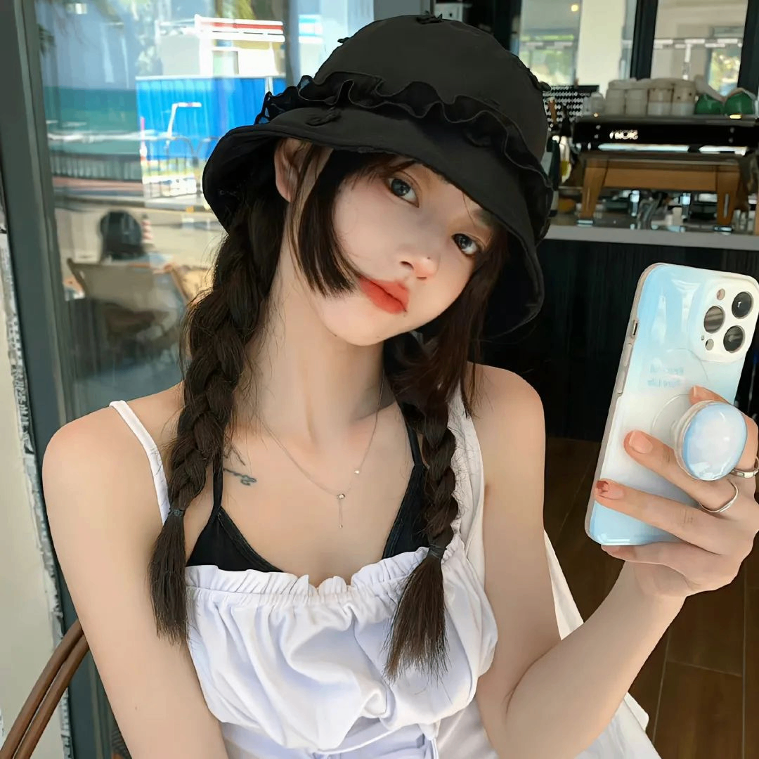 elenaaz (elenaaz.lens) Lens social identity (.lens handle) PFP